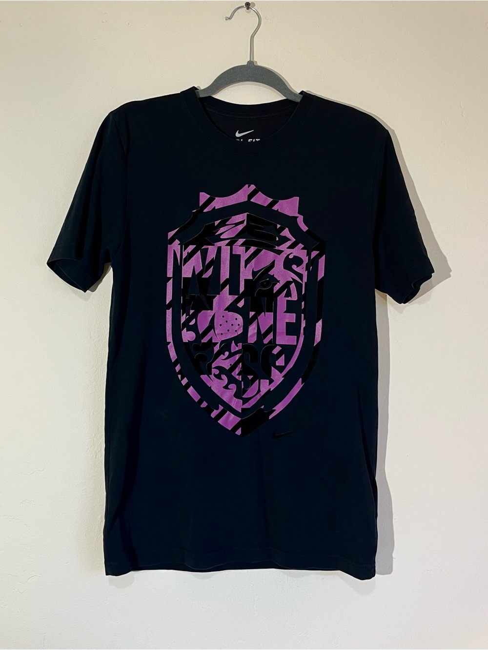 Nike LeBron James Shield Crest T-Shirt SZ M Dri Fit Black Purple